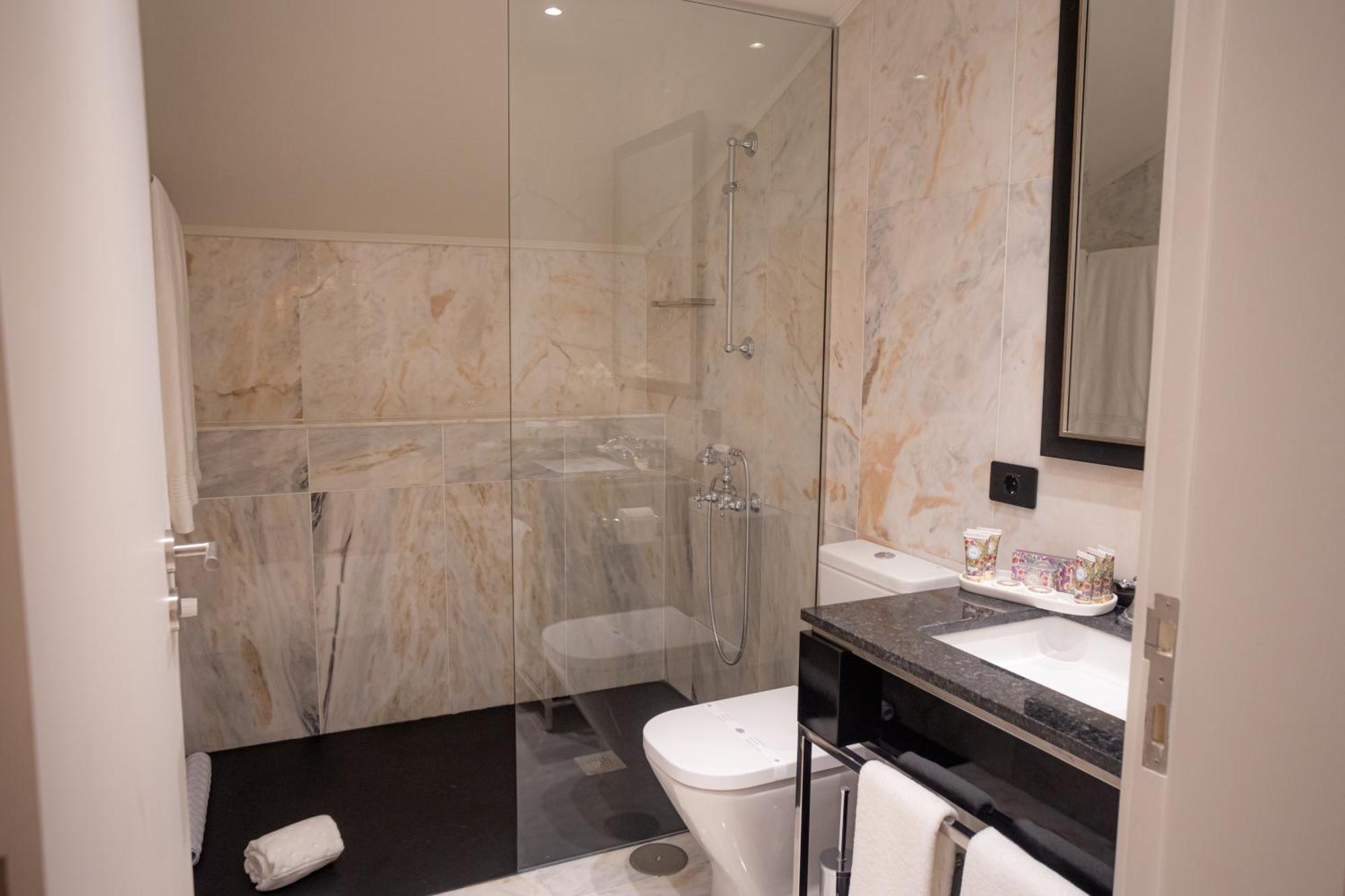 Solar Do Requeijo By Luna Hotels & Resorts Arcos de Valdevez Dış mekan fotoğraf A shower enclosure